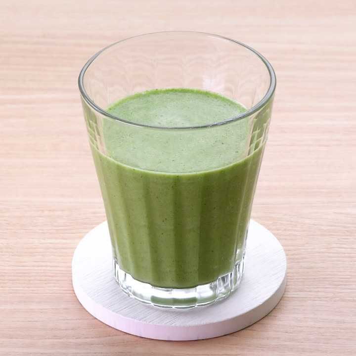 10分で完成！ 小松菜とりんごのスムージ