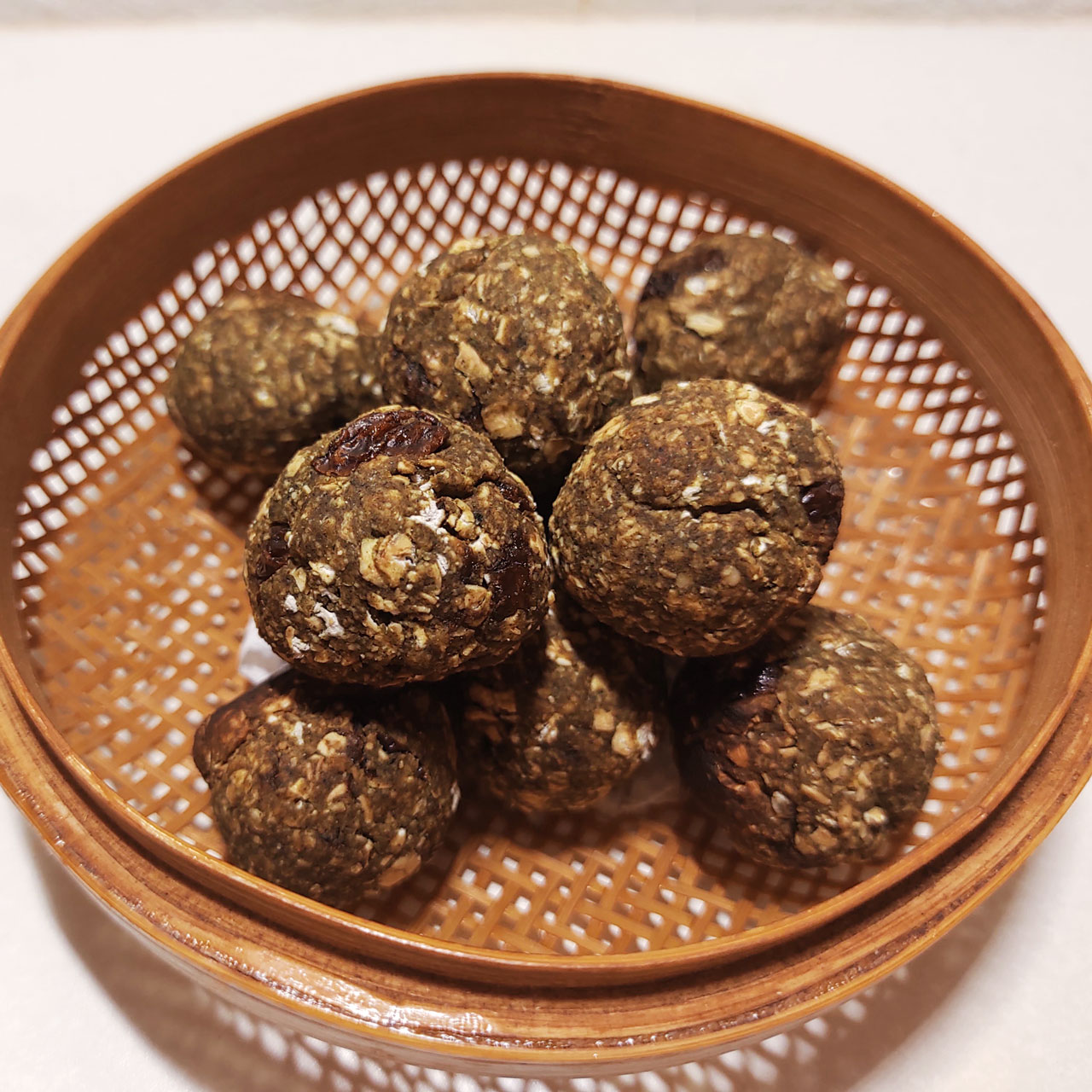 甘いものへの欲求を防ぎ、空腹感を軽減する自家製エナジーボール シティマガジン