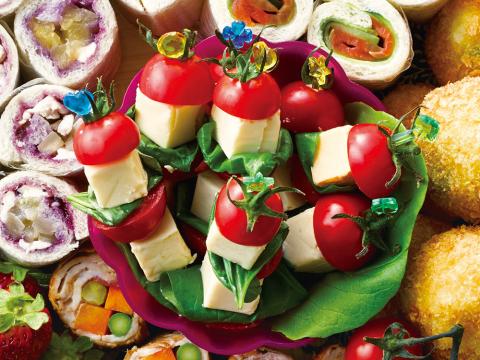 カプレーゼピンチョス Images – Browse 47 Stock Photos, Vectors, and VideoAdobe Stock