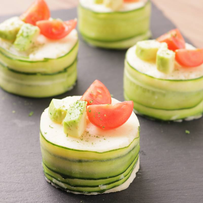 ポテトサラダをクリスマス風に簡単チェンジ 100均のピックでポテトサラダを アイスをカパっとやり、 ブロッコリーの緑🥦 プチトマトの赤🍅でクリスマスカラー🎄 いつものメニューも、盛り付けでクリスマスに💕簡単レシピかんたんおしゃれ簡単おもてなしレシピ