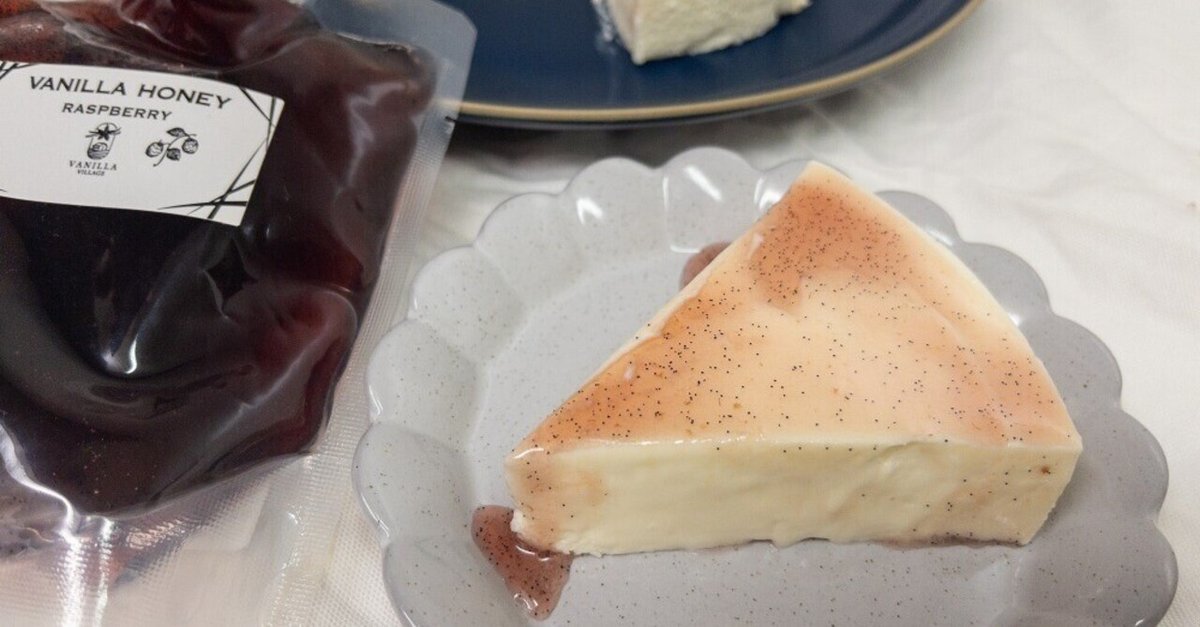 白いプレートに赤いベリートッピングデザートが付いたチーズケーキおいしいイラスト素材透過、PNGフリー画像ダウンロード - Pngtree