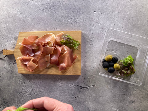 調理師が写真付きで解説！簡単にできる生ハムの盛り付け3選 - ワンプレートnote