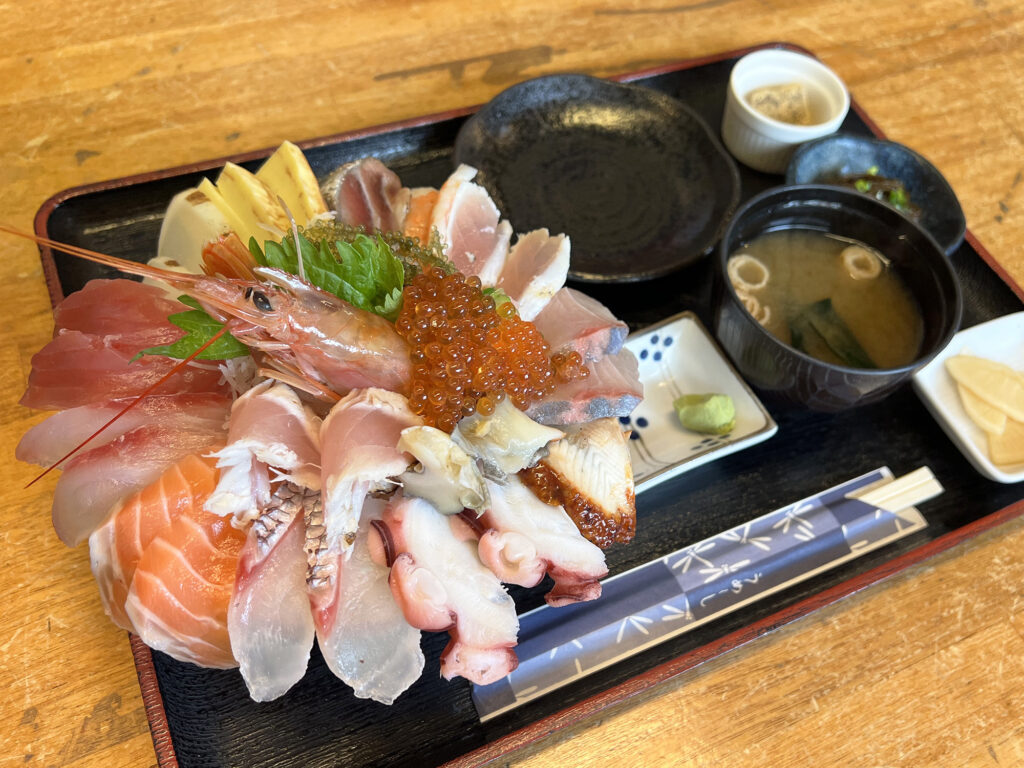 海鮮丼や魚料理が絶品！東紀州 紀北町・尾鷲市・熊野市 でおすすめのお店に 行ってきました！青の鼓動、感じる。東紀州観光手帖