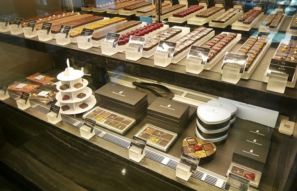 ザ・リッツ・カールトン東京 テーブルを豪華に彩る2024年の新作「クリスマスケーキ」、「クリスマス菓子」、「クリスマステイクアウトメニュー」と「ジャパニーズオードブル」の予約を10月1日より開始！マリオット・インターナショナルのプレスリリース