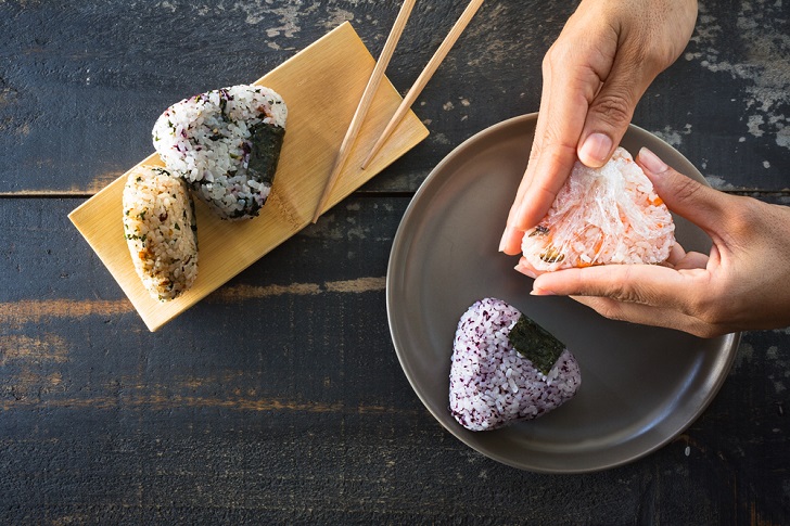 日本を代表する家庭フード！”おにぎり”を英語で説明してみよう – YOLO-ヨロ