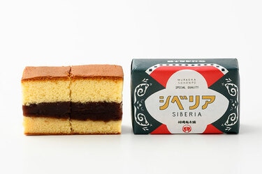 工藤パン「シベリア」カステラx羊羹のお菓子🚉 Siberia snack cake by Kudo Bread. A snack made withyellow cake and sweet bean jelly😋シベリア工藤パンカステラ令和グルメReiwaGourmetyellow_cake羊羹