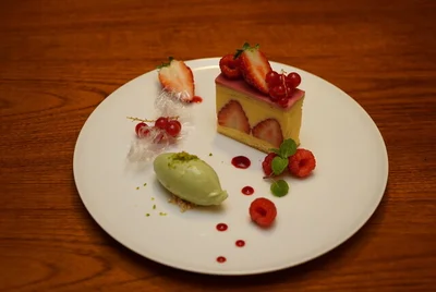 １１月２６日 日 までの土日祝日にて、「天ぷら祭り」を開催致します👏🎉 秋の味覚たっぷり！職人が目の前で揚げた、出来たて熱々のサクサク天ぷらを、心ゆくまでご堪能ください🤤また、揚げたての天ぷらは自慢の三たてそばに相性抜群‼️ゴルフグルメは紫塚で決まりです