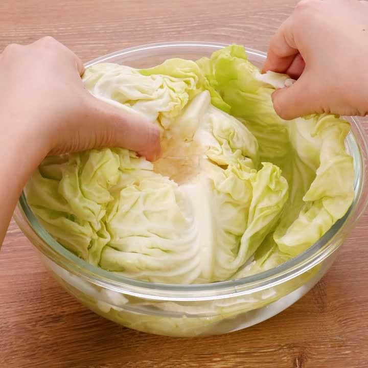 ロールキャベツを作る時のキャベツのはがし方