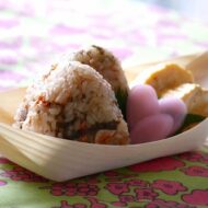 やる気1％でつくる本気の塩ＴＫＧ材料ごはん1膳 たまご1個 にんにくチューブ1㎝ ごま油小さじ２ 塩ひとつまみ鶏がらスープの素小さじ半分作り方①ごはん、塩、鶏がらスープの素、にんにくチューブ、ごま油を混ぜる ②卵を落として完成お手軽レシピ 簡単レシピ 時短レシピ tiktokレシピ