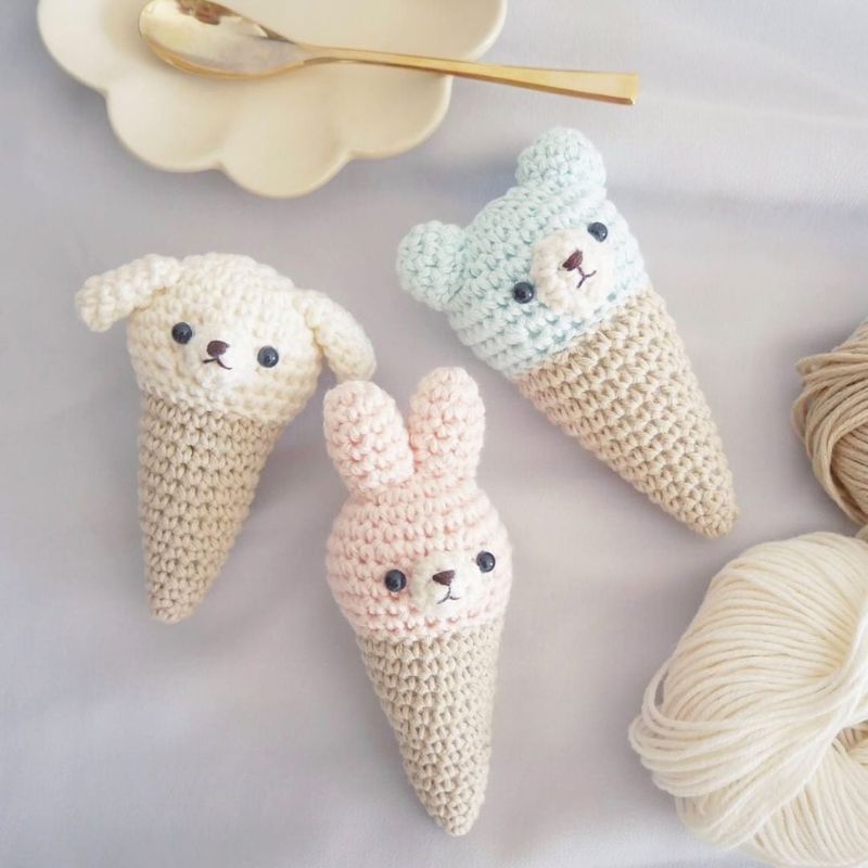 色が選べる♪ コロン と 可愛い ふわふわ 毛糸の あみぐるみ クマちゃん キーホルダー チャーム 推し色 あみぐるみ osoroiro 通販16222308Creema クリーマ