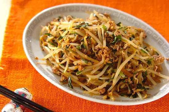 搾菜と豚肉の麻辣火鍋居酒屋ＮAシルビ