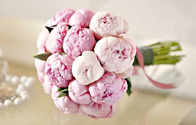 芍薬 しゃくやく ブーケ 花言葉や色別の魅力、デザインを紹介！結婚ラジオ結婚スタイルマガジン
