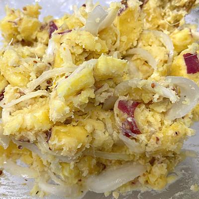 ハニーナッツのさつまいもサラダ , ⏰調理時間：15分, . ,レンチン調理で、まるでデパ地下のデリ風サラダが誰でも簡単に出来ちゃう🍠🍯おしゃれなサラダで今宵も乾杯🍻, ., ◆材料◆, さつまいも 250g, マヨネーズ大さじ2, ナッツ15g, クリームチーズ2個 30g位 , はちみつ10g, ., ◆作り方◆,