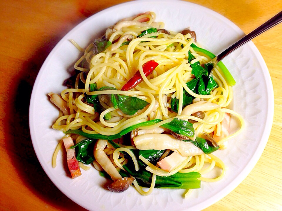 アヒージョの余ったオイルでパスタを作ると無駄がなく最後まで美味しく食べられます。 うまみちゃん- エキスパート - Yahoo!ニュース