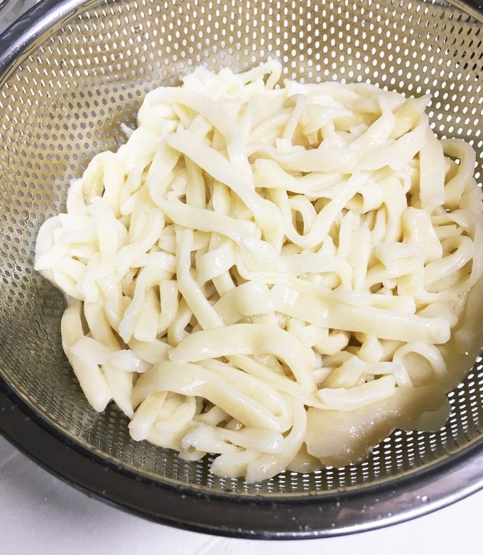 家で簡単！もちもち手打ちうどんの作り方コツを押さえてプロの食感を再現テンポスフードメディア