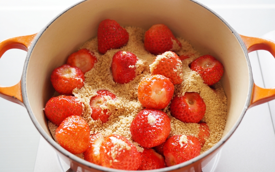 苺のコンポートタルトケーキ – 魔法洋菓子店ソルシエ