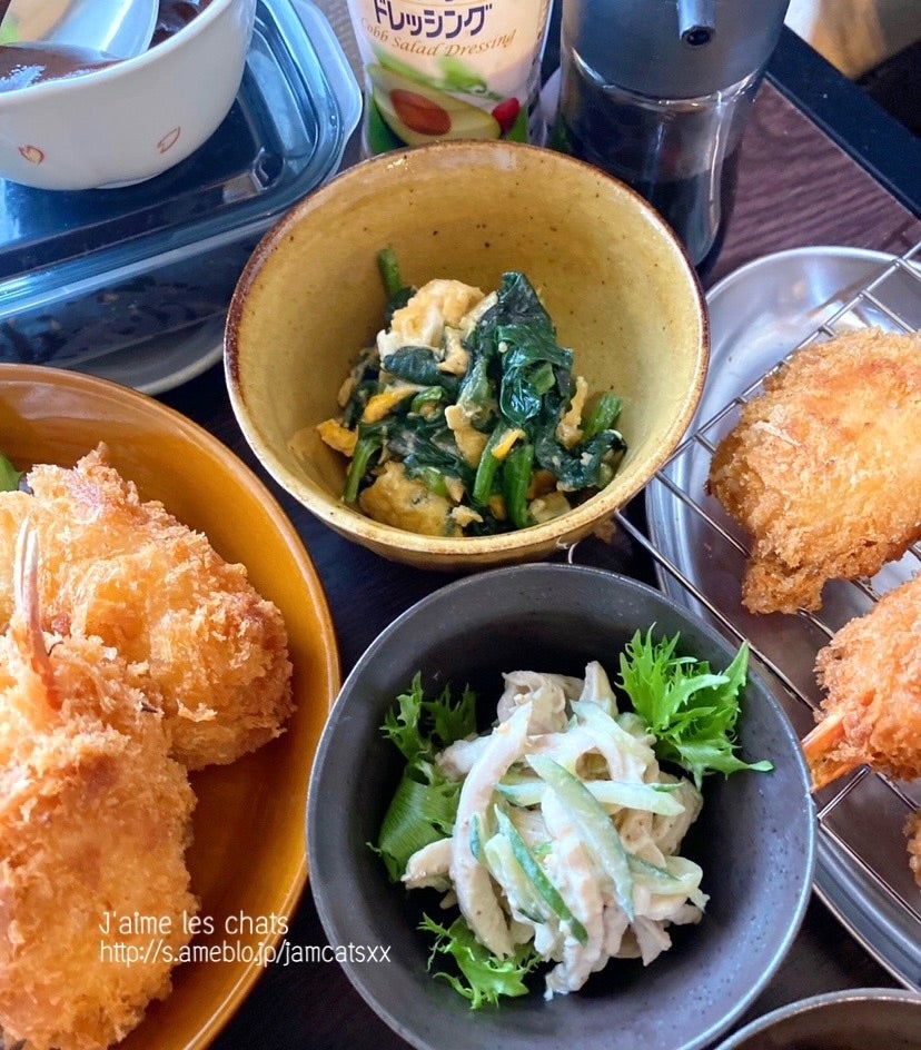 かにクリームコロッケの献立 副菜：にんじんのコールスロー、汁物：たっぷりきのこと水菜のスープ 献立・メニュー 味の素パーク たべる楽しさを、もっと