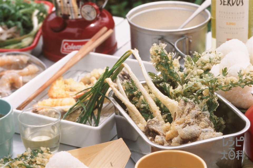 おはようございます今日のランチはコレ️天ぷら盛り合わせ 海老、穴子、チーズ、野菜🥩牛たたき本日もお待ち申し上げ‍♂️‍♀️ 東京 吉祥寺 居酒屋 ランチ お昼ごはん 日替わりランチ 毎日変わるおかず 副菜も色々 炊きたてごはん天ぷら盛り合わせ 牛たたき お刺身 お