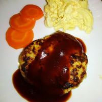 玉ねぎなしでもOK！ふっくらジューシーハンバーグのレシピ