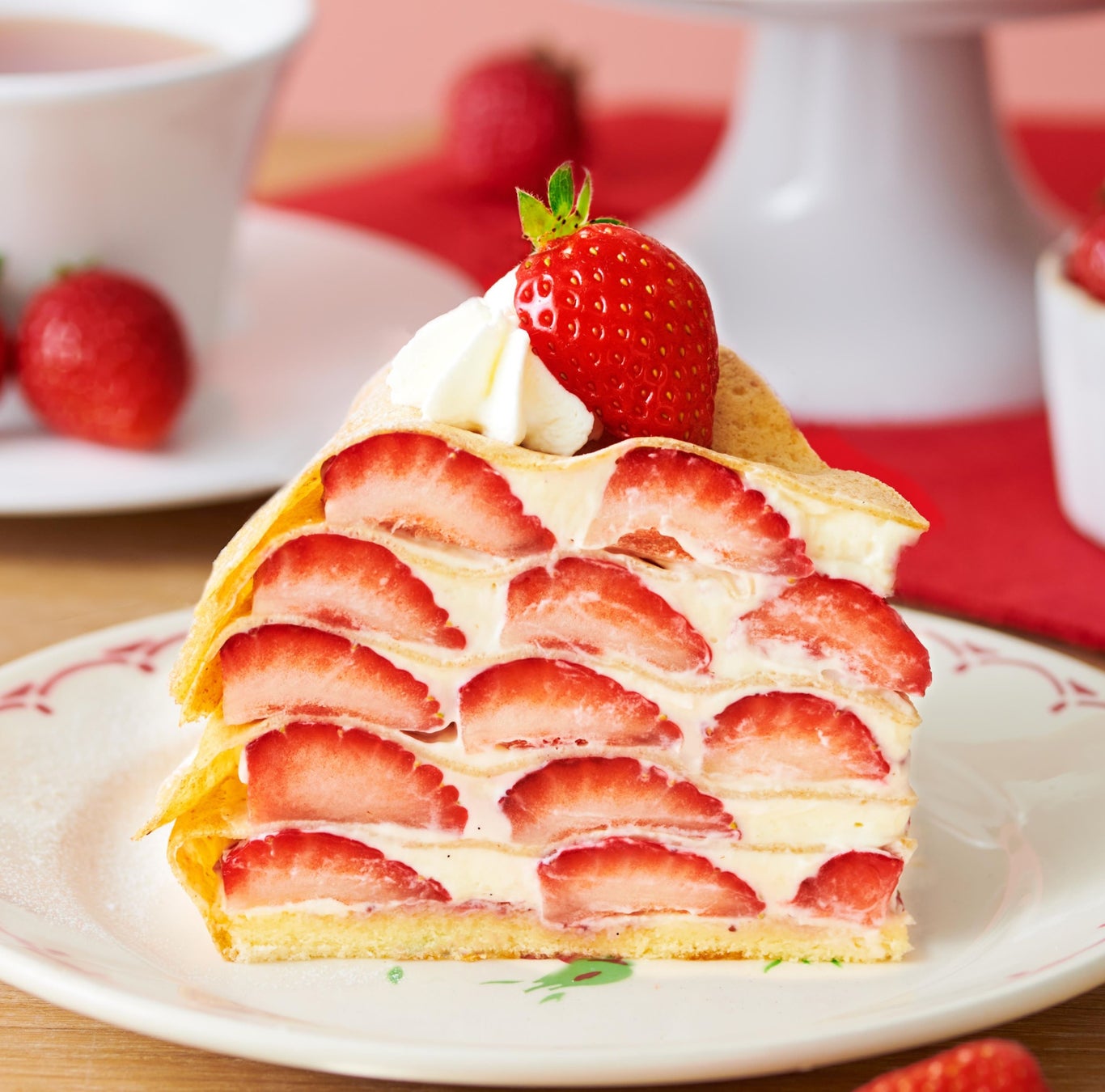 いちごと桜のミルクレープ