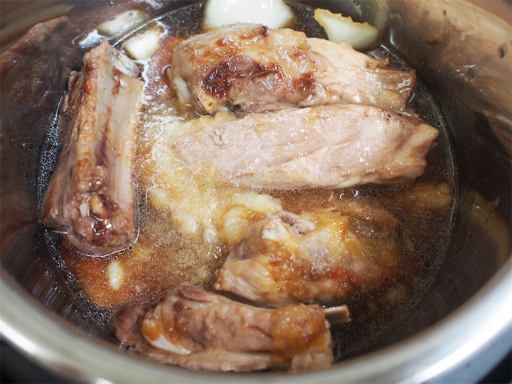 圧力鍋でスペアリブを炊く月岡ユウキ＠一次創作する呑兵衛🐰