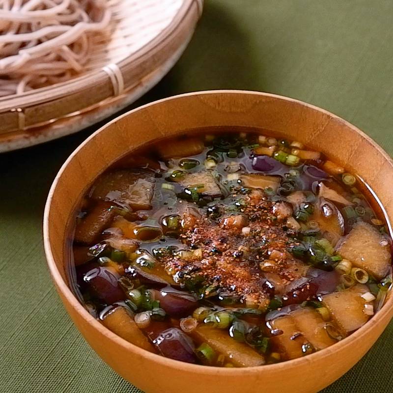 ズバズバ食べれる！ラー油で辛めの絶品つけ蕎麦