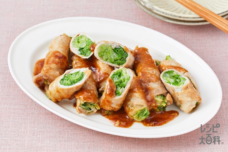 ボリューム抜群 キャベツの豚肉巻きレンジ蒸し』 . ———————————————————— レシピのご質問はアプリでお待ちしておりますおいしくできたらクラシルごはん で投稿してね ———————————————————— . キャベツと豚バラ肉を使った節約ボリュームレシピです。火を使わずにレンジ