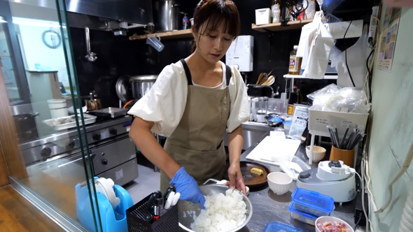 ２７歳おにぎり美人が福岡出張販売→誰も予測できなかった衝撃の結末