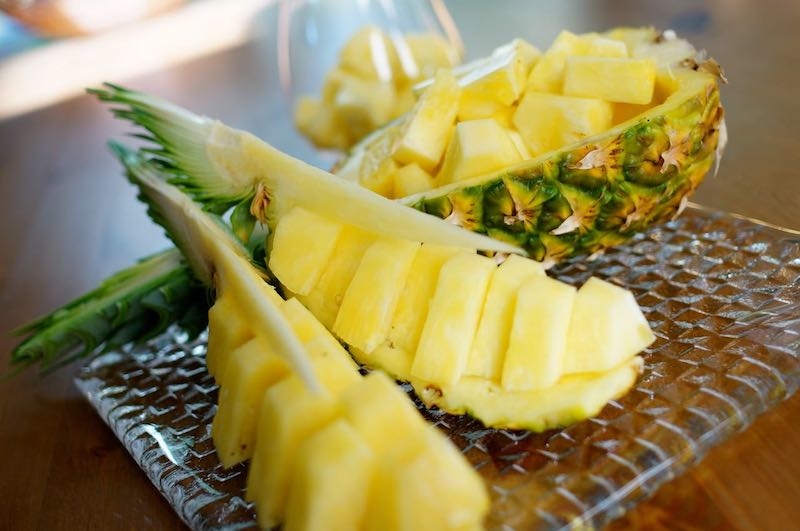 パイナップルのオシャレな切り方、飾り方