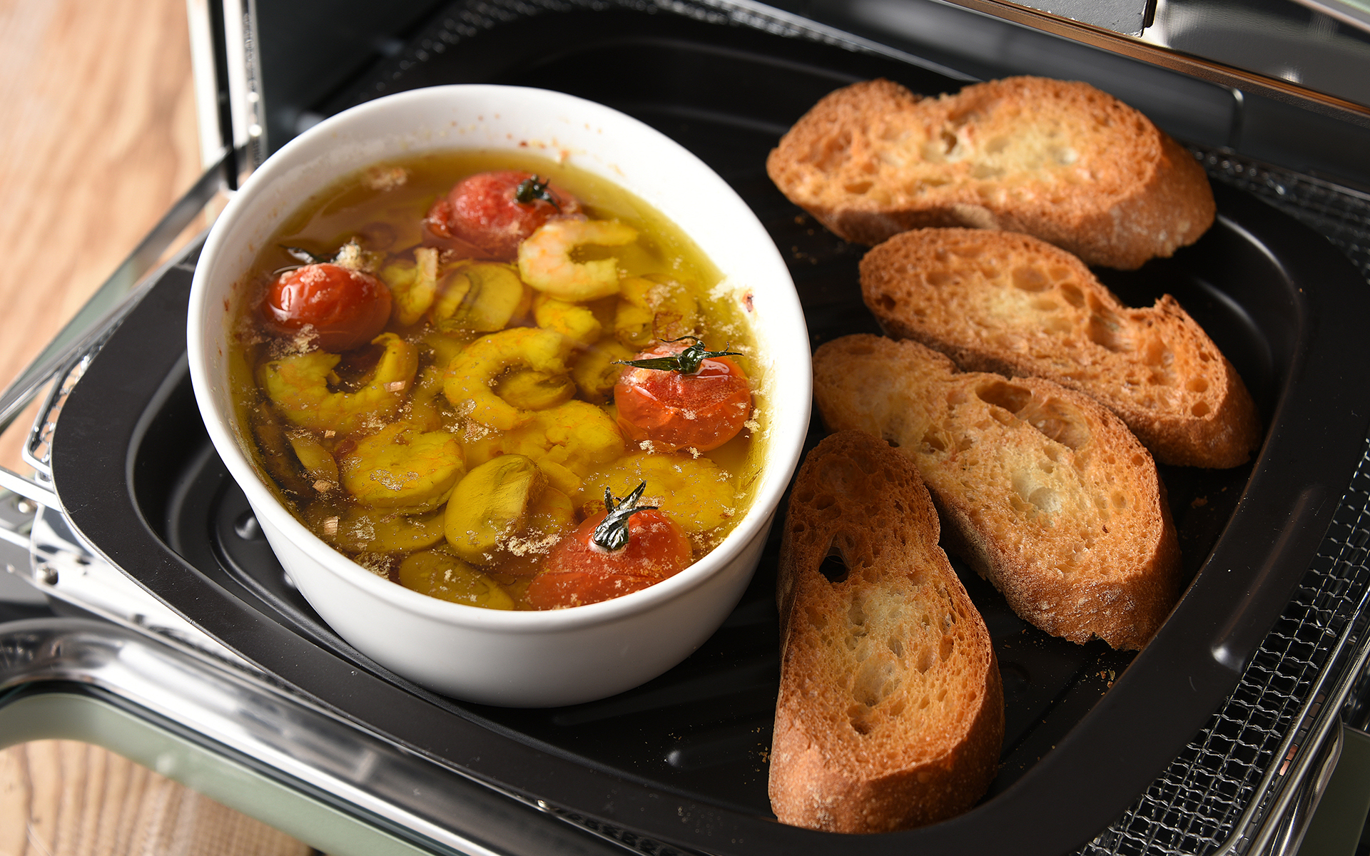 ちぎって楽しい♪アヒージョ風ちぎりパン - レシピナビ