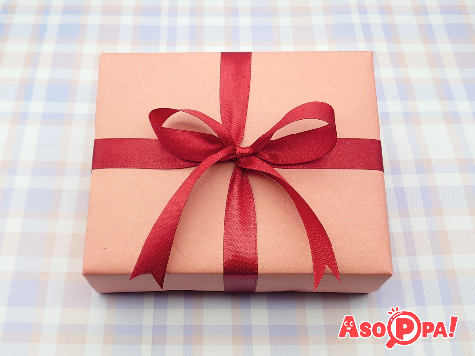 プレゼントが見違える「リボンの結び方」ラッピングアイテムもご紹介！キナリノ