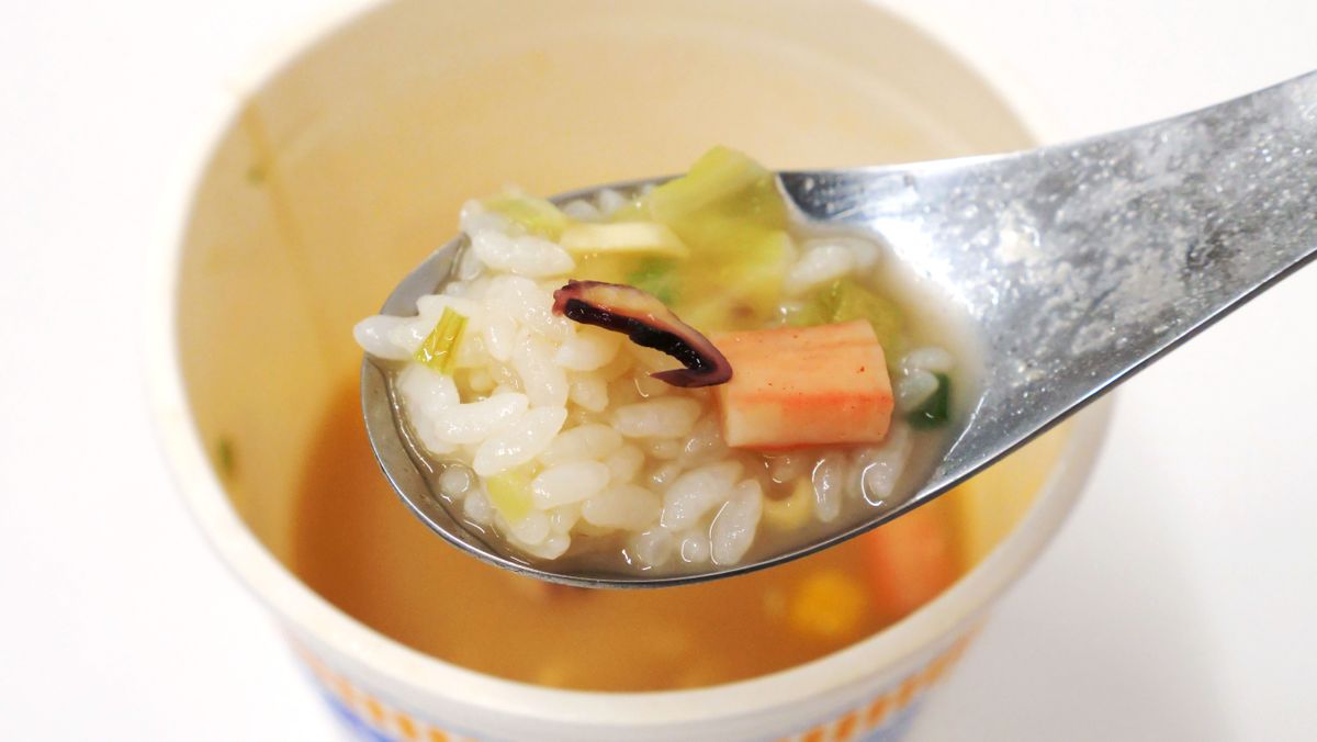 残りのスープ捨てないで！」カップラーメンの意外すぎる使い方で熱々ふわふわ、多幸感あふれる一品に！ お天気ママ- エキスパート -Yahoo!ニュース