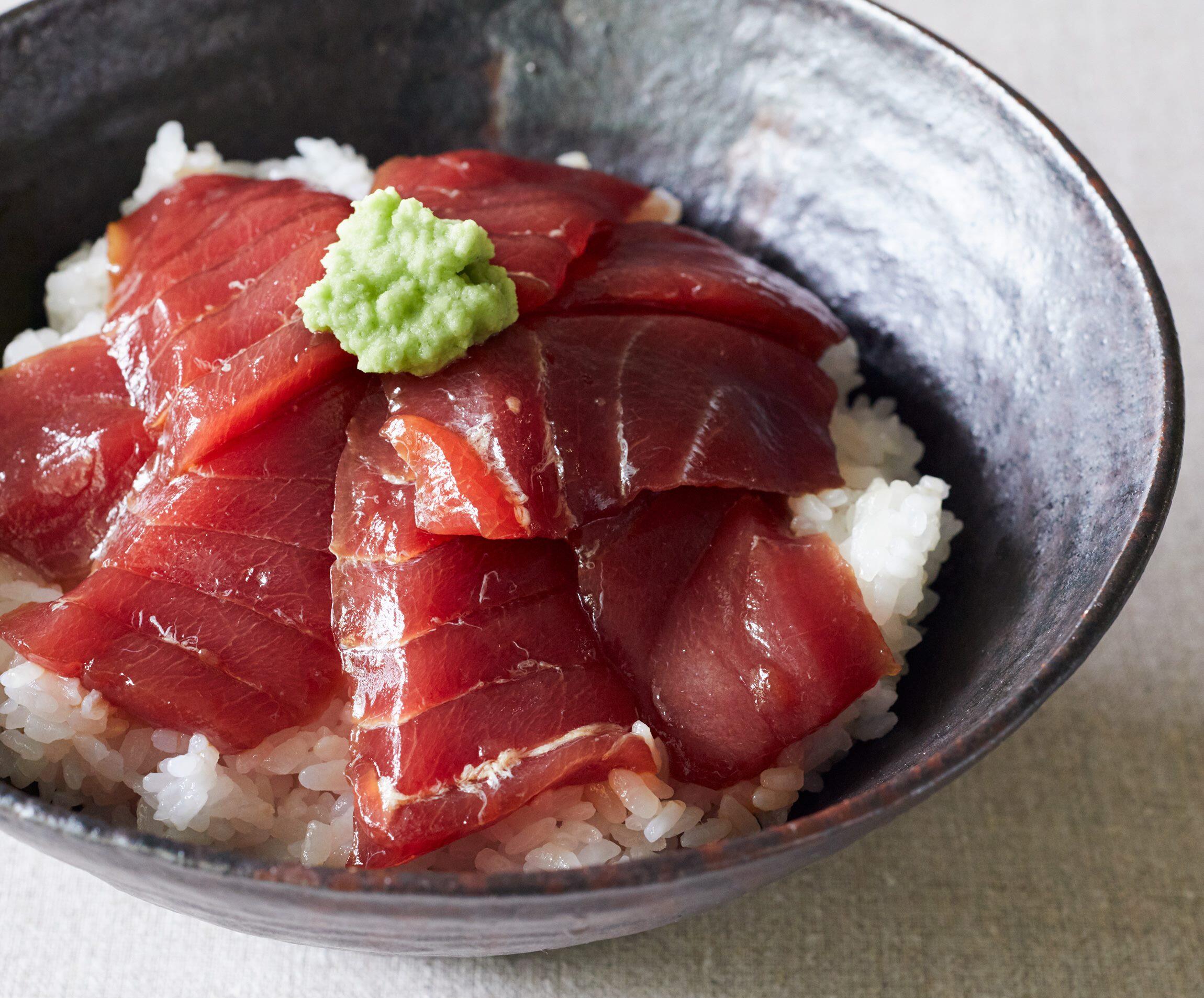 ビンチョウマグロの漬け丼の作り方♪お安いマグロが絶品に！タレに漬けてすぐ食べられます