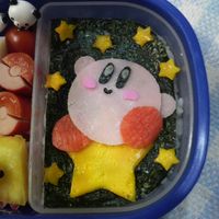 ♡⃛ お 弁 当 投 稿 ♡⃛ 〜 星のカービィ弁当🍱 〜 ❋ カービィ ハム❋ ウインナー ❋ 枝豆とエリンギのペペロンチーノ自家製冷凍食品❋ 蓮根と人参のきんぴら自家製冷凍食品❋ さつまいもの甘露煮自家製冷凍食品❋ ミニトマトおはようございます☀️𓐍