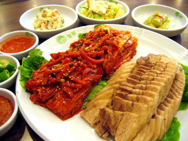 本格 韓国料理店のゆで豚「ポッサム」レシピ。ゆで方、タレ、切り方にプロの技あり！三越伊勢丹の食メディアFOODIE フーディー