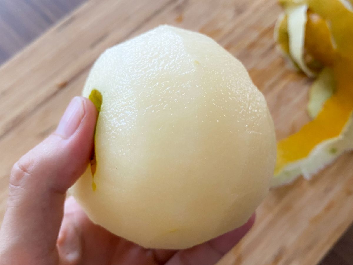 皮をむく必要なし！」“梨”の簡単な2つの切り方！写真付きで解説クラシル