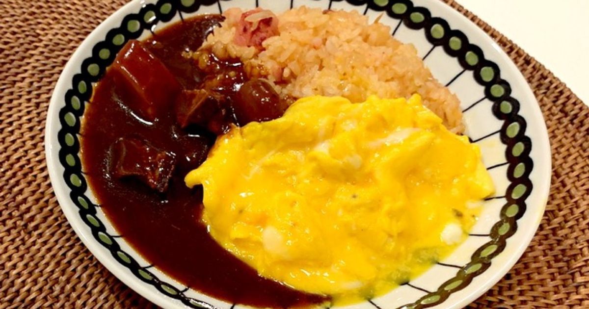 ビーフシチュー仕立てのオムライスドリア セブンイレブン 濃厚ビーフシチューが美味しいです!!いぬきちのコンビニ飯