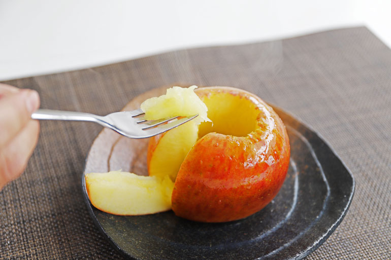 りんごはこう食べるのが正解！ 簡単なのに「そのまま」食べるより美味しいかも！りんごのアレンジレシピ3選ハフポスト LIFE