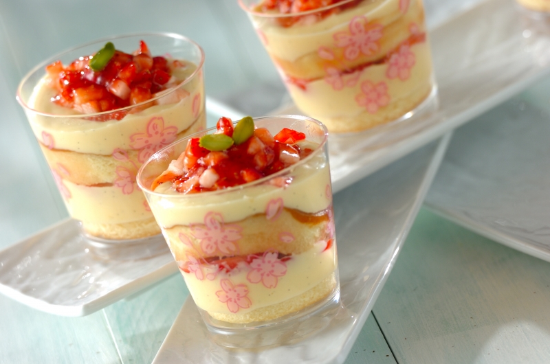 重ねるだけで簡単！レンジで作れる「いちごのカップショートケーキ」の作り方 簡単スイーツレシピ料理研究家ゆかり- エキスパート -Yahoo!ニュース