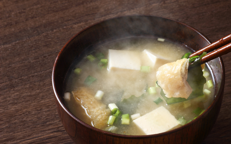 和食の配膳はもう迷わない！ごはんとみそ汁の位置に関する3つのルール