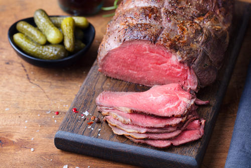 ローストビーフのおしゃれな盛り付け方！基本のコツも薔薇の花も