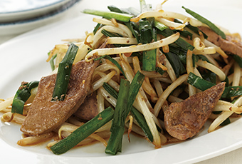 当店1番人気レバニラ定食‼️ レバーは大きくカットして揚げてから野菜と一緒に炒めています‼️ ニラはあえて和えてません‼️ニラ南蛮とレバーそして紅生姜相性抜群‼️1度と言わず2度3度食べてみてください‼️ご飯スープ食べ放題‼️モヒカン食堂レバニラ岩手花巻