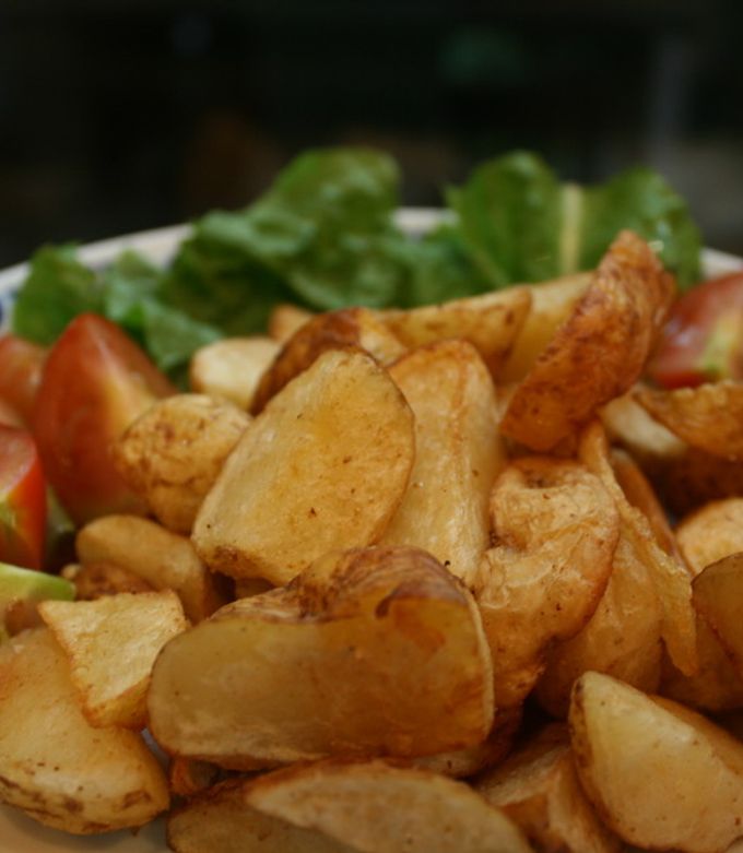 小さいじゃがいもは丸ごと素揚げで