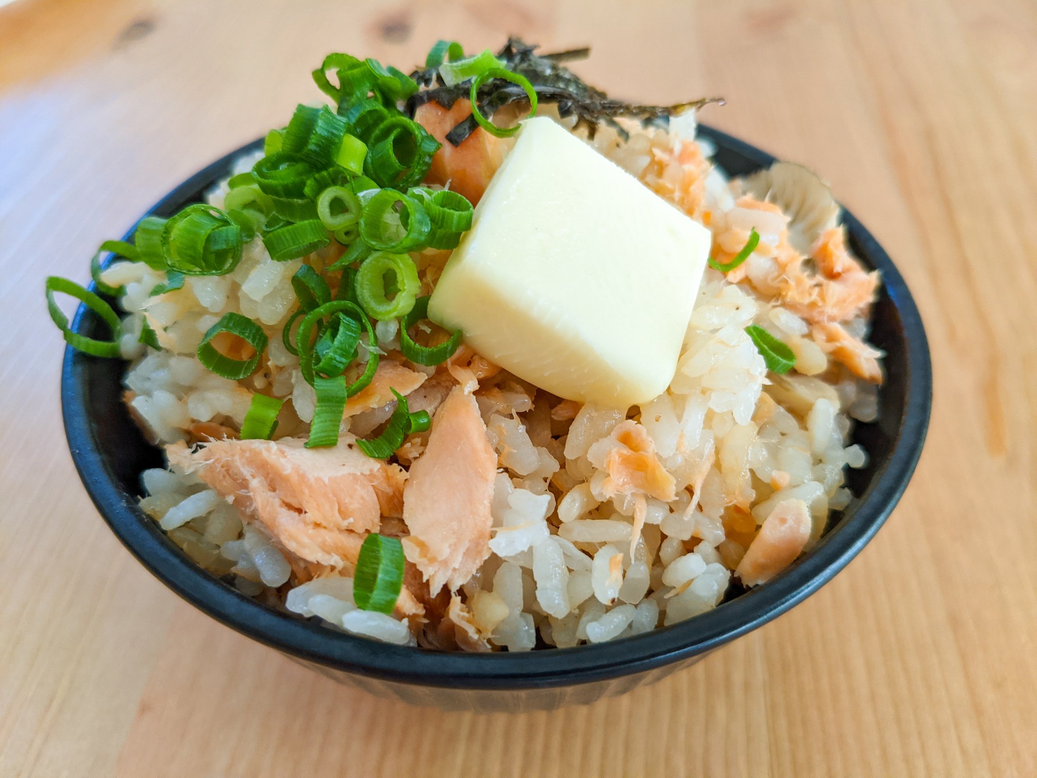 白だしで簡単！ 鮭の炊き込みご飯