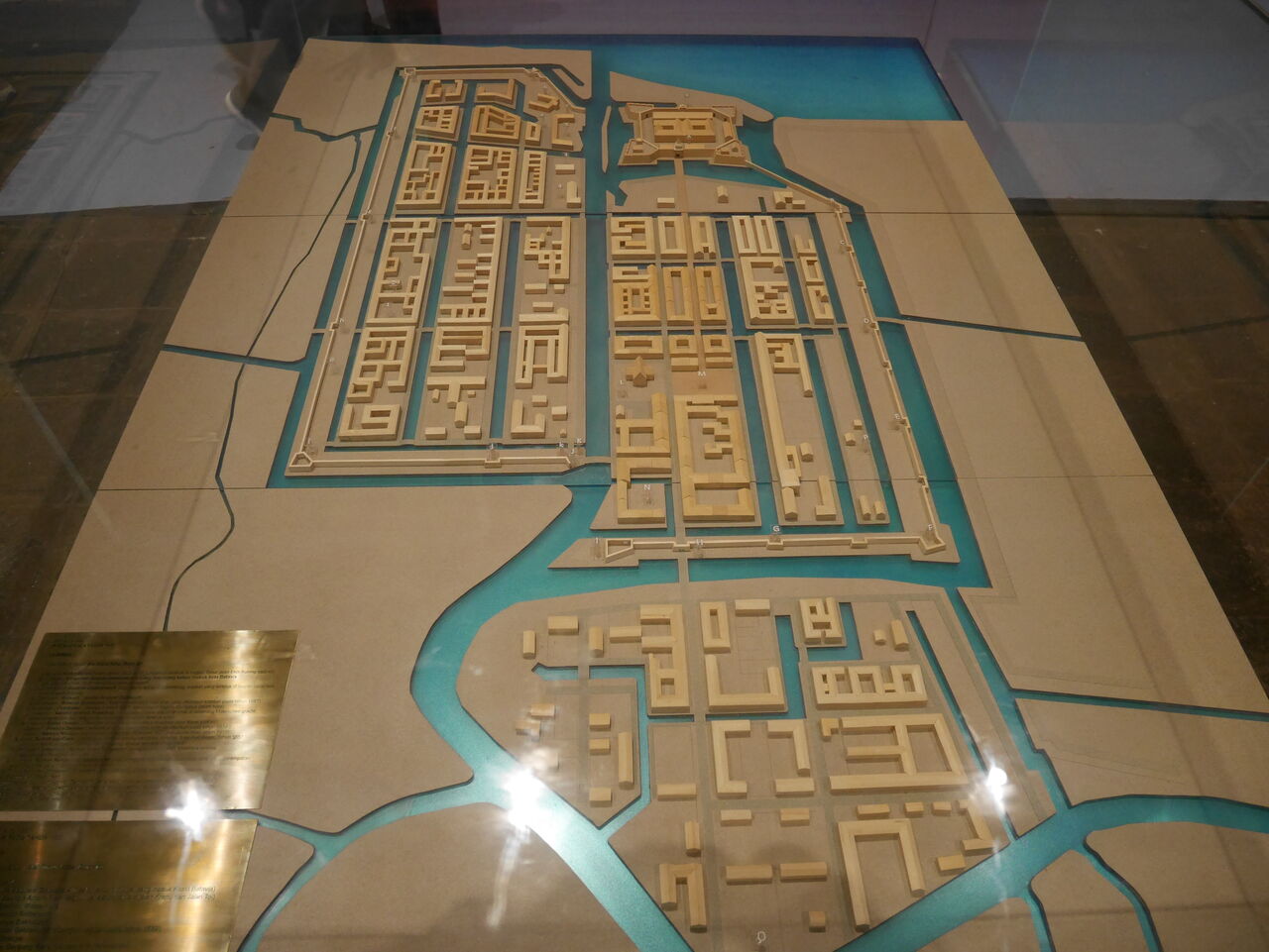 バタヴィア：東インドにおけるオランダの首都；その位置、力、建物、中央と地方政府、歴史、宗教的事項、商業貿易、習慣、気候、疫病等を多くの図版とともに解説』- 青羽古書店 AOBANE Antiquarian Bookshop - 洋書・美術書・学術書