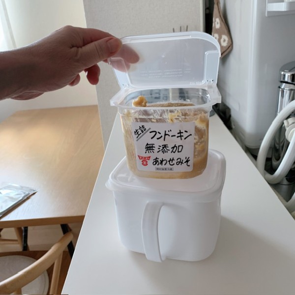 セリア「味噌ストッカー」を緊急入手！パックごとスッポリ入る！家事オリーブオイルをひとまわし