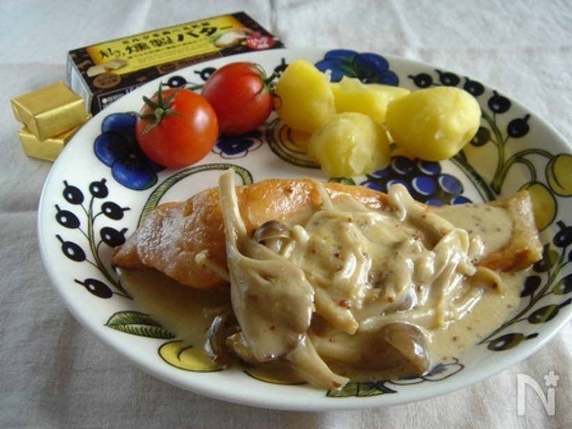 こんばんは‎𓂃 𓈒𓏸 本日のおうちごはんは 鯛のムニエル でした𓌉◯𓇋 ❁献立❁ . ❍鯛のレモンバターソテー ムニエル❍ブロッコリーとゆでたまごのサラダ ❍きんぴらごぼう ❍小松菜🥬と薄揚げとわかめのお味噌汁 ❍メロン ❍白米 今日は鯛がお買い得でした♪⸜ ๑'ᵕ