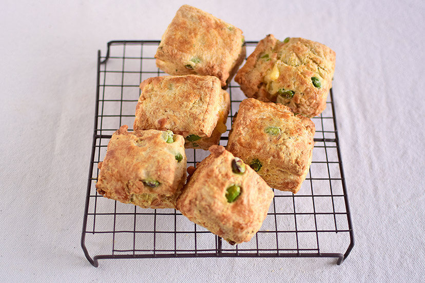 朝食にぴったり。ベーコンとほうれん草のスコーン