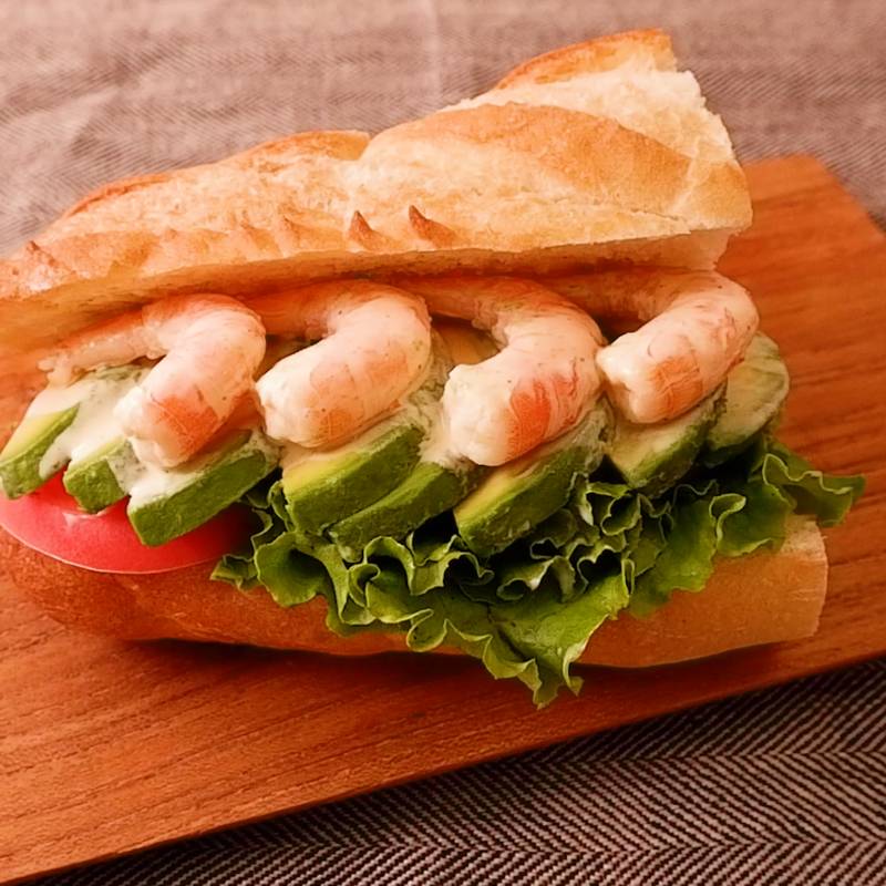 まるごとバゲットキッシュスモークサーモン&アボカド