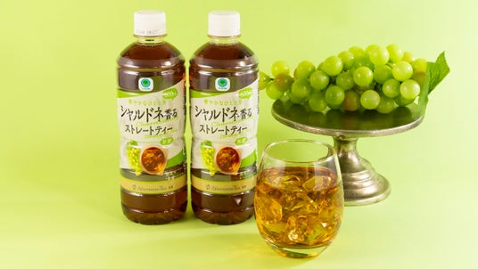 ファミマ アップル香るジャスミンティー ふんわり甘く爽やかなりんごの風味と、華やかなジャスミンが相性抜群！ 鼻から抜ける香りに癒される〜💖スッキリした飲み心地が美味しくて、リラックスしたい時にピッタリ💡Miiの毎日紅茶茶好連紅茶好きな人と繋がりたい